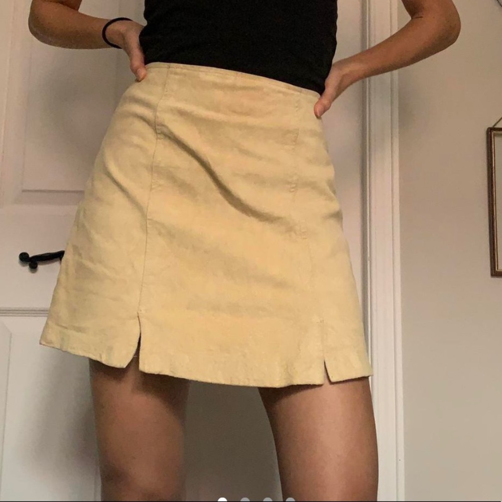 Danier beige suede skirt